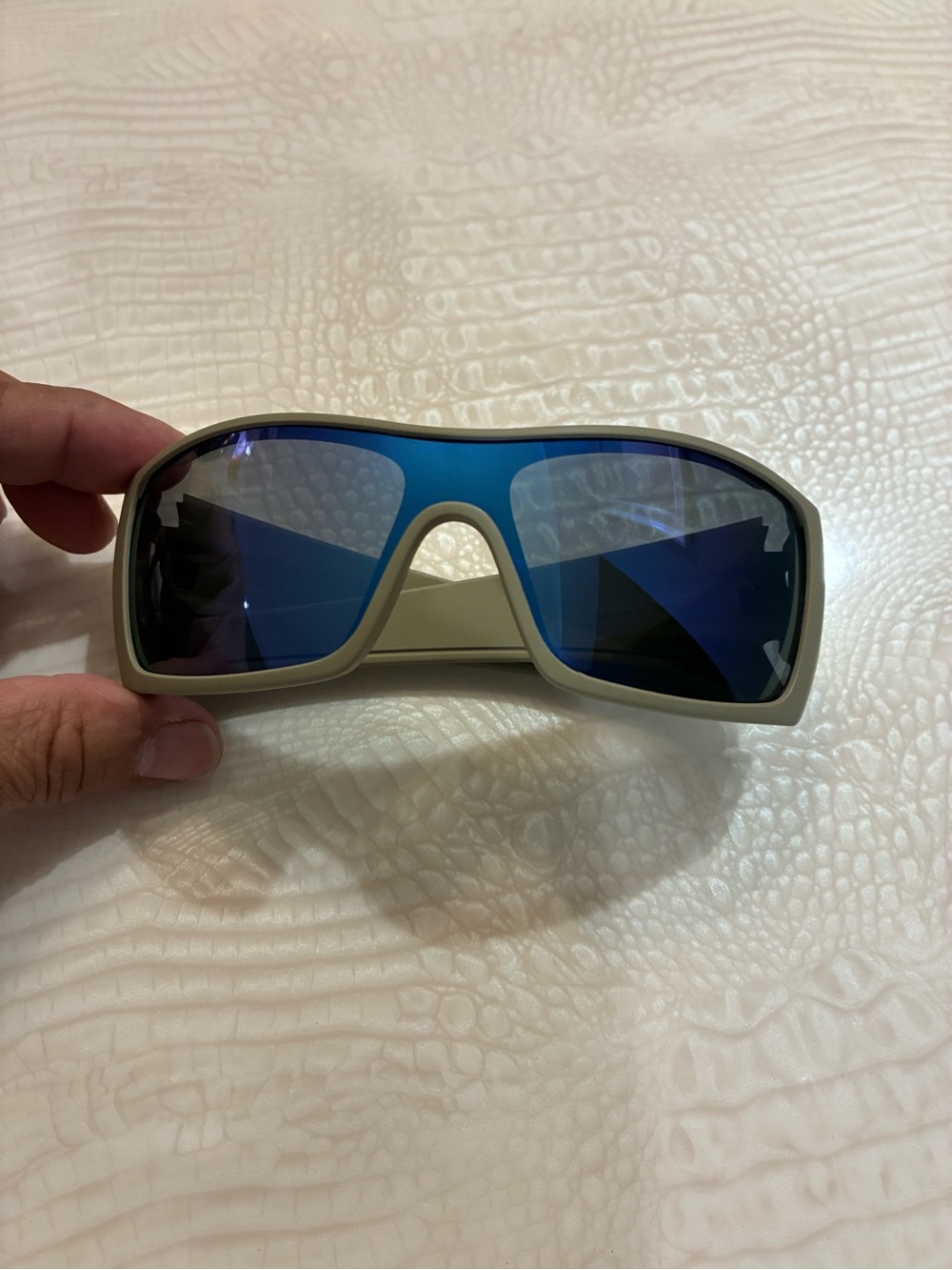 Oakley Batwolf Olive Green Frame Sunglasses - Picture 4 of 16